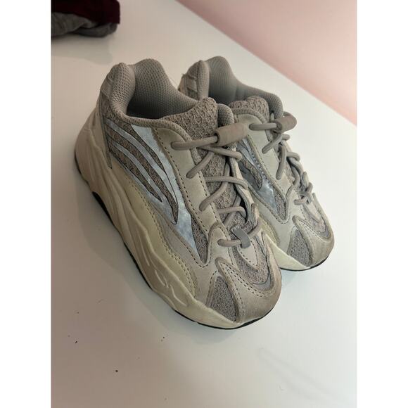 (Infant) adidas Yeezy Boost 700 V2 'Static' *Size 9* - Picture 1 of 4